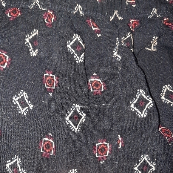 Hollister Geometric Patterned Tassled Shorts - Picture 6 of 7